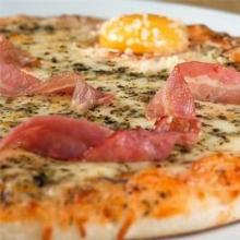 Pizza carbonara: recepty a tipy na vaření Recept na pizzu carbonara s vejcem