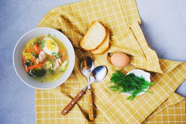 Суп-пюре из куриного бульона и брокколи